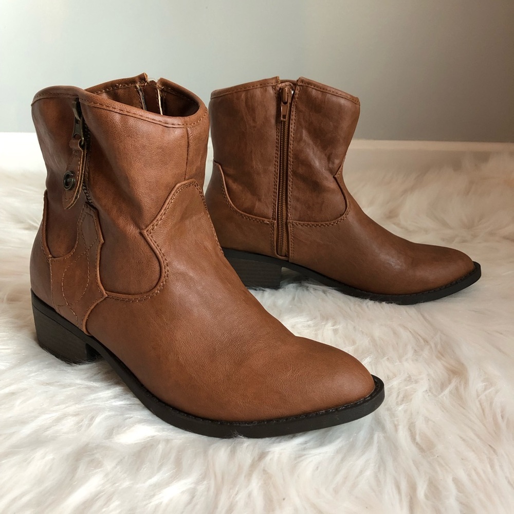 Guess Light Brown Wicked Western Booties, Size 8.5 Medium Southwestern Country